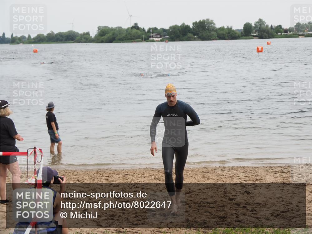 21.06.2025 - 27. Vierlanden-Triathlon MichiJ http://msf.ph/oto/8022647 15.06.2026 10:53:08 Schwimmen 638 meine-sportfotos.de
