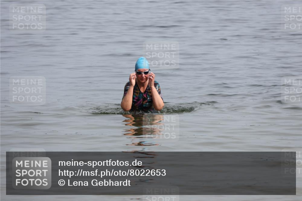 15.06.2025 - 27. Vierlanden-Triathlon Lena Gebhardt http://msf.ph/oto/8022653 15.06.2025 10:22:56 Schwimmen  meine-sportfotos.de