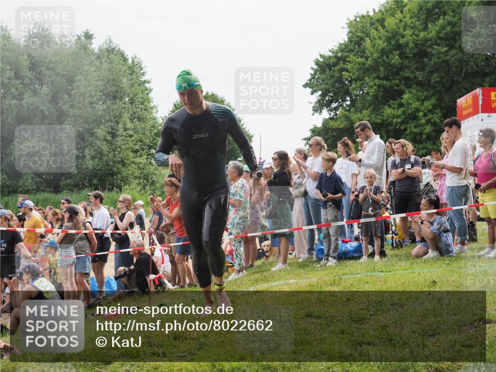 15.06.2025 - 27. Vierlanden-Triathlon KatJ http://msf.ph/oto/8022662 15.06.2025 10:55:23 Schwimmen 661, 725, 740 meine-sportfotos.de