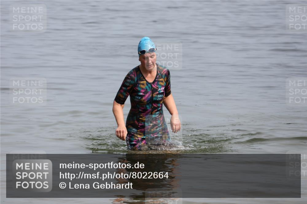 15.06.2025 - 27. Vierlanden-Triathlon Lena Gebhardt http://msf.ph/oto/8022664 15.06.2025 10:23:02 Schwimmen  meine-sportfotos.de