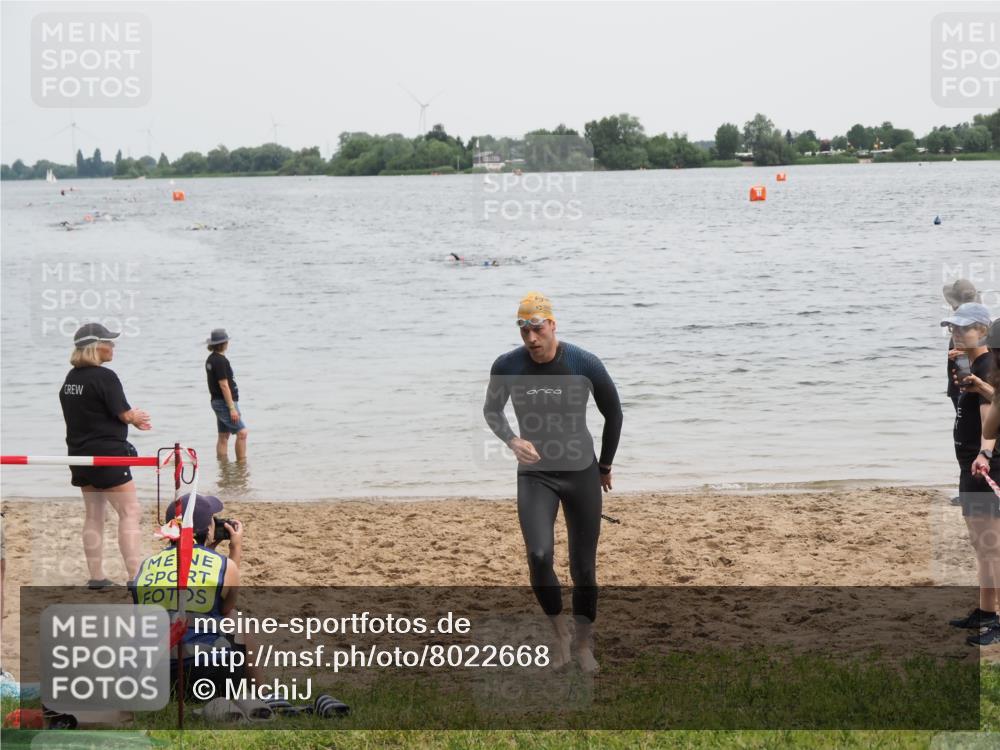 21.06.2025 - 27. Vierlanden-Triathlon MichiJ http://msf.ph/oto/8022668 15.06.2026 10:53:08 Schwimmen 638 meine-sportfotos.de