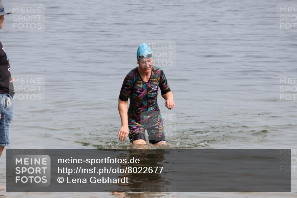 15.06.2025 - 27. Vierlanden-Triathlon Lena Gebhardt http://msf.ph/oto/8022677 15.06.2025 10:23:04 Schwimmen  meine-sportfotos.de