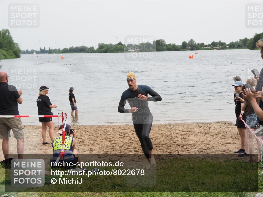 21.06.2025 - 27. Vierlanden-Triathlon MichiJ http://msf.ph/oto/8022678 15.06.2026 10:53:09 Schwimmen 638 meine-sportfotos.de