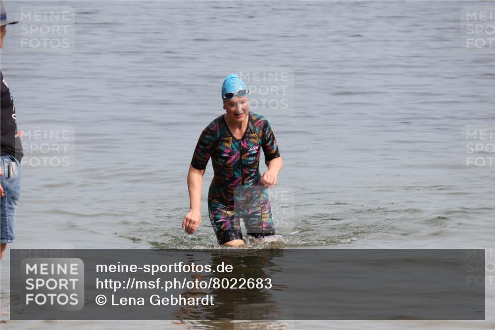 15.06.2025 - 27. Vierlanden-Triathlon Lena Gebhardt http://msf.ph/oto/8022683 15.06.2025 10:23:04 Schwimmen  meine-sportfotos.de
