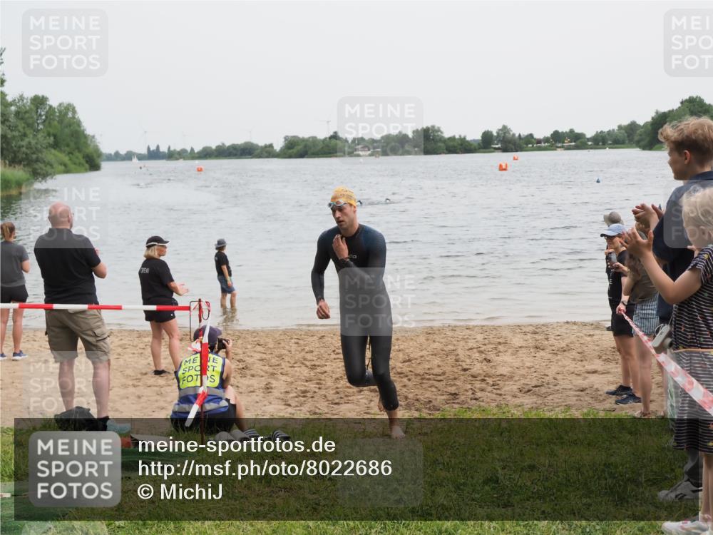 21.06.2025 - 27. Vierlanden-Triathlon MichiJ http://msf.ph/oto/8022686 15.06.2026 10:53:09 Schwimmen 638 meine-sportfotos.de