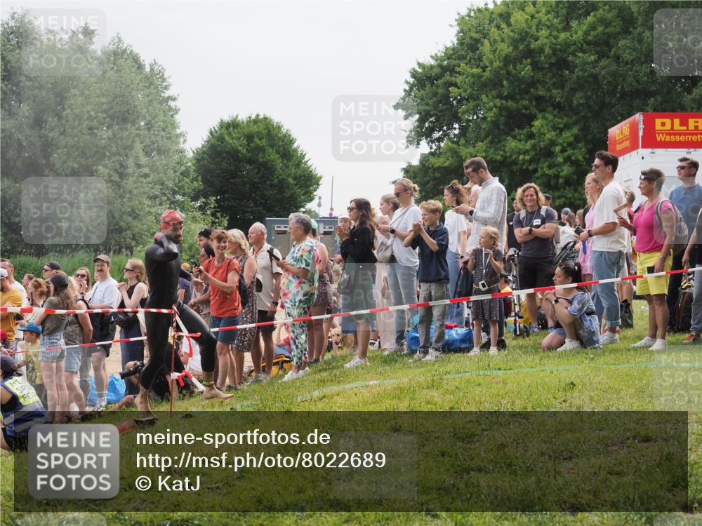 15.06.2025 - 27. Vierlanden-Triathlon KatJ http://msf.ph/oto/8022689 15.06.2025 10:55:28 Schwimmen 656, 661, 725, 740 meine-sportfotos.de