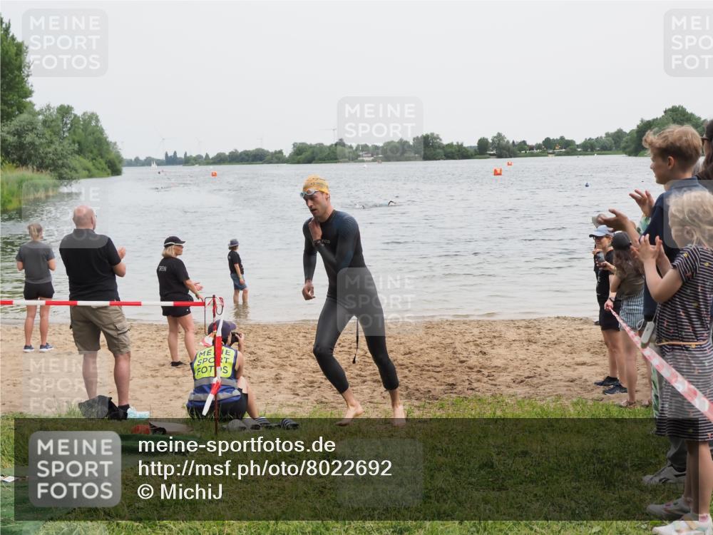 21.06.2025 - 27. Vierlanden-Triathlon MichiJ http://msf.ph/oto/8022692 15.06.2026 10:53:09 Schwimmen 638 meine-sportfotos.de