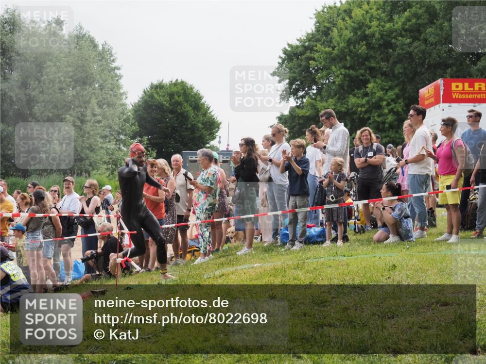 15.06.2025 - 27. Vierlanden-Triathlon KatJ http://msf.ph/oto/8022698 15.06.2025 10:55:28 Schwimmen 656, 661, 725, 740 meine-sportfotos.de