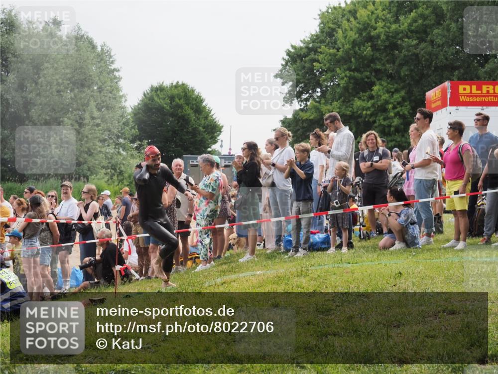 15.06.2025 - 27. Vierlanden-Triathlon KatJ http://msf.ph/oto/8022706 15.06.2025 10:55:28 Schwimmen 656, 661, 725, 740 meine-sportfotos.de
