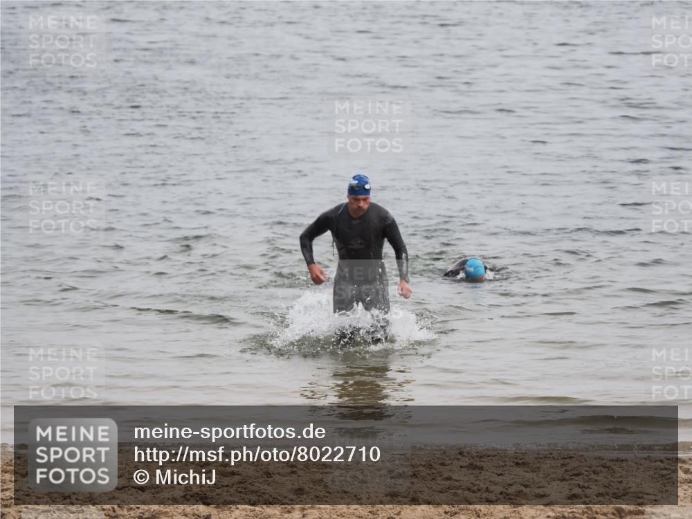 21.06.2025 - 27. Vierlanden-Triathlon MichiJ http://msf.ph/oto/8022710 15.06.2026 10:53:45 Schwimmen 650, 726 meine-sportfotos.de