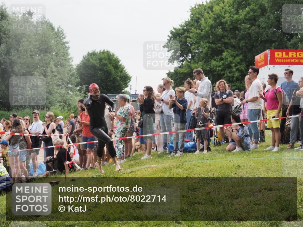 15.06.2025 - 27. Vierlanden-Triathlon KatJ http://msf.ph/oto/8022714 15.06.2025 10:55:28 Schwimmen 656, 661, 725, 740 meine-sportfotos.de