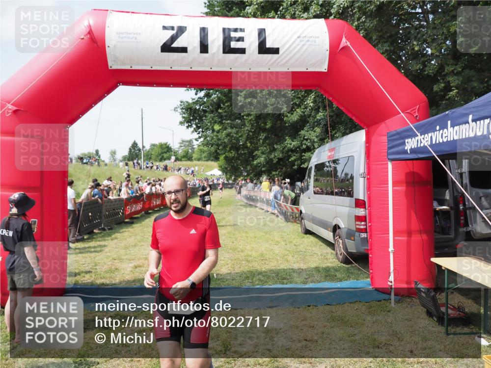 21.06.2025 - 27. Vierlanden-Triathlon MichiJ http://msf.ph/oto/8022717 15.06.2026 11:38:24 Ziel 417, 479, 499 meine-sportfotos.de
