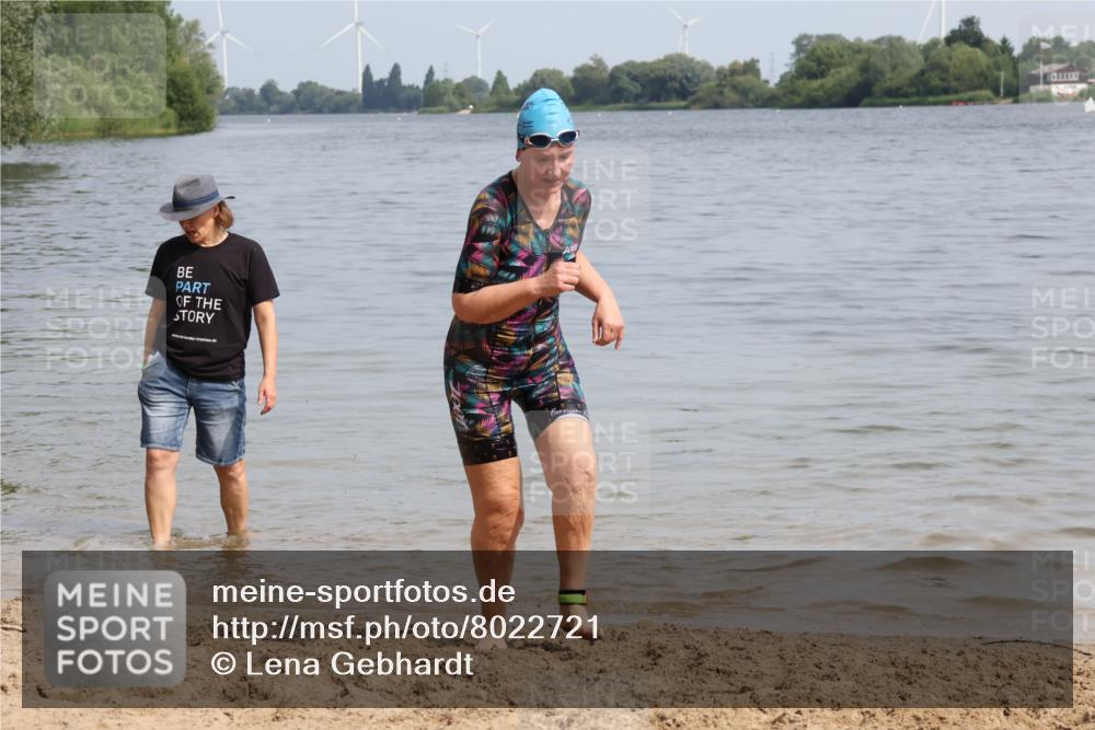 15.06.2025 - 27. Vierlanden-Triathlon Lena Gebhardt http://msf.ph/oto/8022721 15.06.2025 10:23:11 Schwimmen 531 meine-sportfotos.de