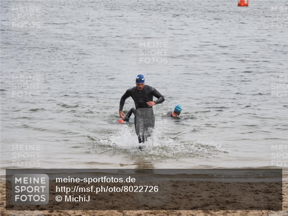 21.06.2025 - 27. Vierlanden-Triathlon MichiJ http://msf.ph/oto/8022726 15.06.2026 10:53:46 Schwimmen 650, 726 meine-sportfotos.de