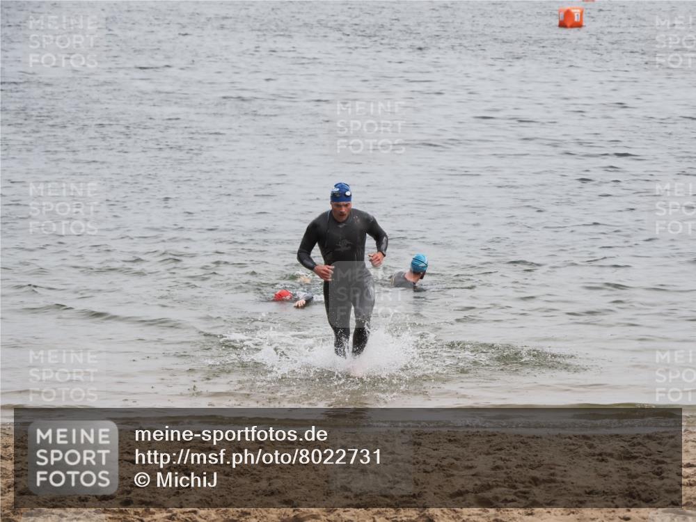 21.06.2025 - 27. Vierlanden-Triathlon MichiJ http://msf.ph/oto/8022731 15.06.2026 10:53:46 Schwimmen 650, 726 meine-sportfotos.de