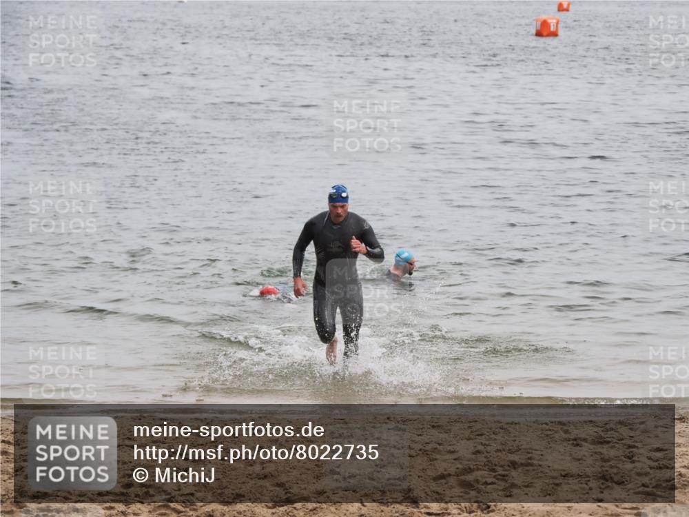 21.06.2025 - 27. Vierlanden-Triathlon MichiJ http://msf.ph/oto/8022735 15.06.2026 10:53:46 Schwimmen 650, 726 meine-sportfotos.de