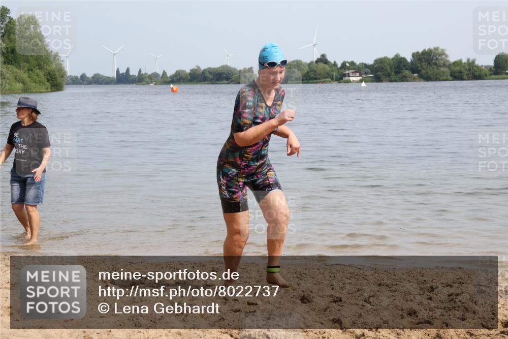 15.06.2025 - 27. Vierlanden-Triathlon Lena Gebhardt http://msf.ph/oto/8022737 15.06.2025 10:23:12 Schwimmen 531 meine-sportfotos.de