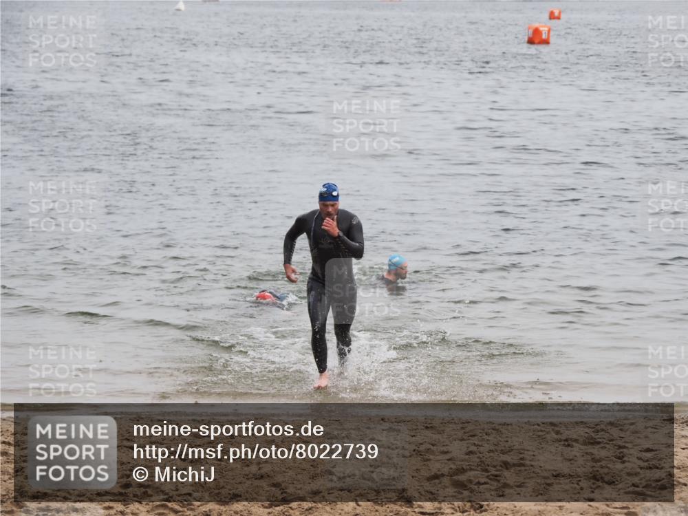 21.06.2025 - 27. Vierlanden-Triathlon MichiJ http://msf.ph/oto/8022739 15.06.2026 10:53:46 Schwimmen 650, 726 meine-sportfotos.de