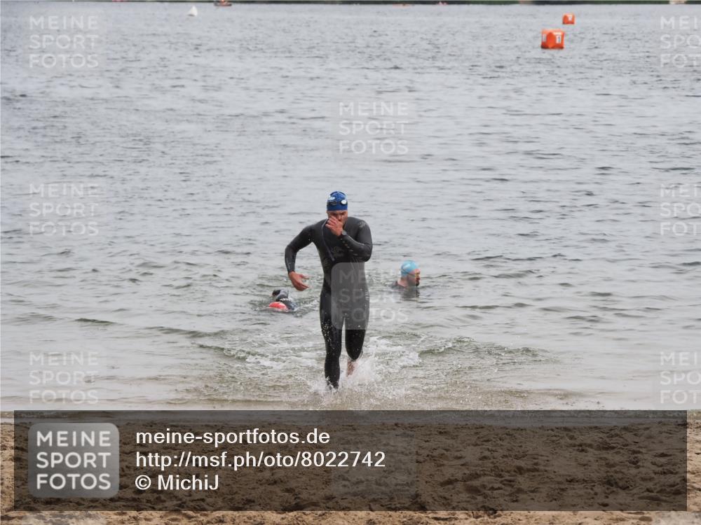 21.06.2025 - 27. Vierlanden-Triathlon MichiJ http://msf.ph/oto/8022742 15.06.2026 10:53:46 Schwimmen 650, 726 meine-sportfotos.de