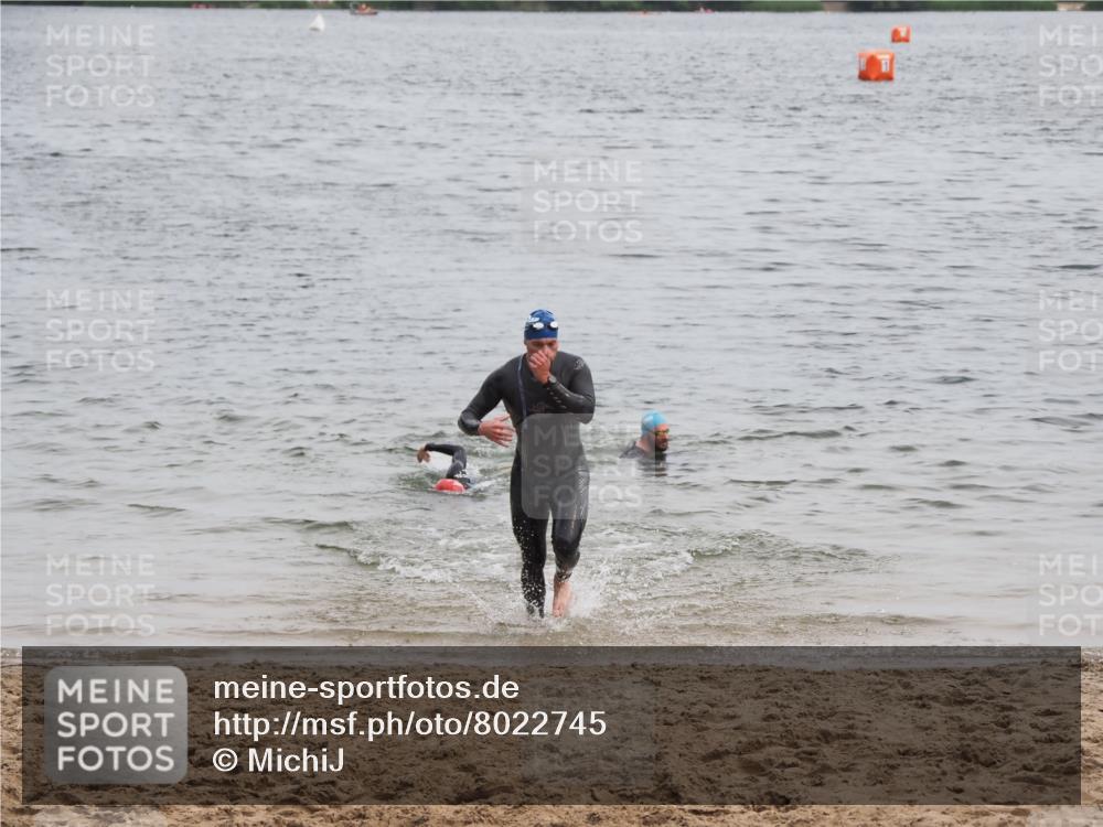 21.06.2025 - 27. Vierlanden-Triathlon MichiJ http://msf.ph/oto/8022745 15.06.2026 10:53:46 Schwimmen 650, 726 meine-sportfotos.de