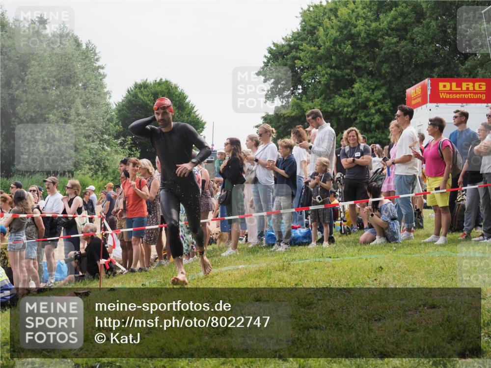 15.06.2025 - 27. Vierlanden-Triathlon KatJ http://msf.ph/oto/8022747 15.06.2025 10:55:29 Schwimmen 639, 656, 661, 725, 740 meine-sportfotos.de