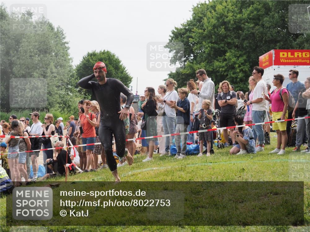 15.06.2025 - 27. Vierlanden-Triathlon KatJ http://msf.ph/oto/8022753 15.06.2025 10:55:29 Schwimmen 639, 656, 661, 725, 740 meine-sportfotos.de