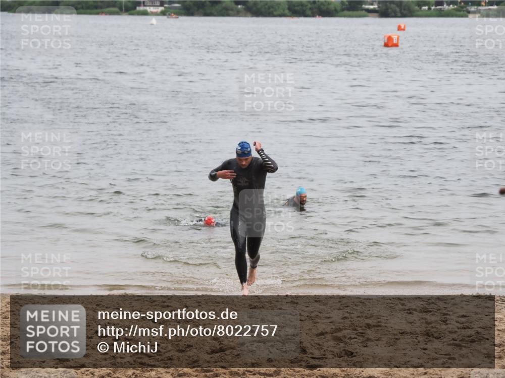 21.06.2025 - 27. Vierlanden-Triathlon MichiJ http://msf.ph/oto/8022757 15.06.2026 10:53:47 Schwimmen 650, 726 meine-sportfotos.de