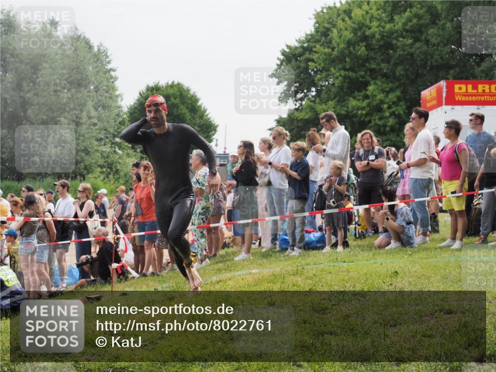 15.06.2025 - 27. Vierlanden-Triathlon KatJ http://msf.ph/oto/8022761 15.06.2025 10:55:29 Schwimmen 639, 656, 661, 725, 740 meine-sportfotos.de