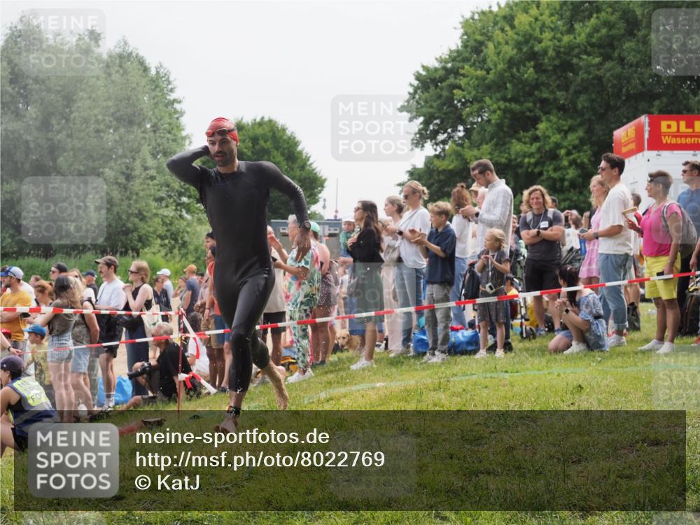 15.06.2025 - 27. Vierlanden-Triathlon KatJ http://msf.ph/oto/8022769 15.06.2025 10:55:29 Schwimmen 639, 656, 661, 725, 740 meine-sportfotos.de