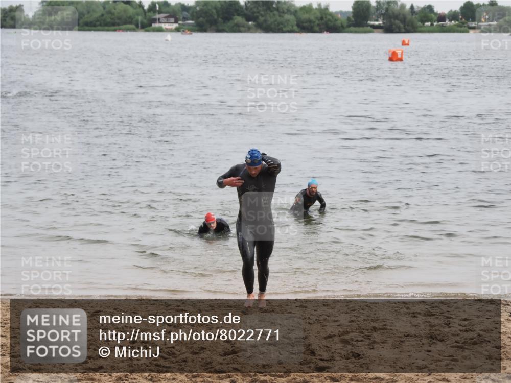 21.06.2025 - 27. Vierlanden-Triathlon MichiJ http://msf.ph/oto/8022771 15.06.2026 10:53:47 Schwimmen 650, 726 meine-sportfotos.de