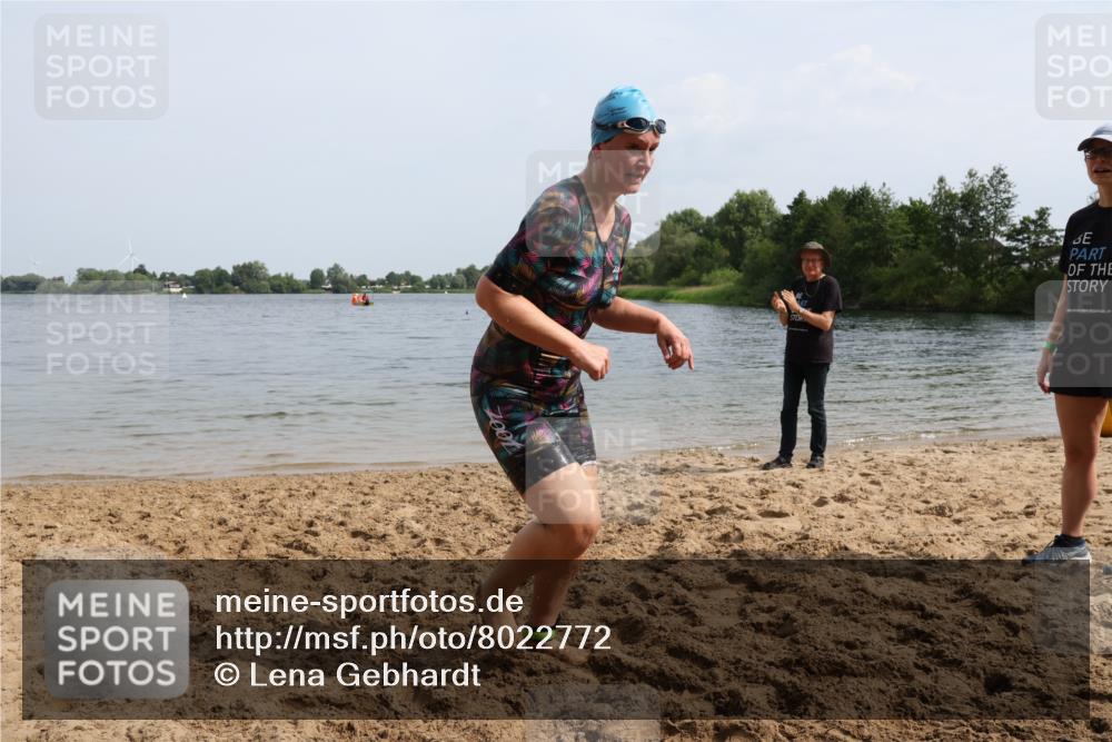 15.06.2025 - 27. Vierlanden-Triathlon Lena Gebhardt http://msf.ph/oto/8022772 15.06.2025 10:23:15 Schwimmen 531 meine-sportfotos.de