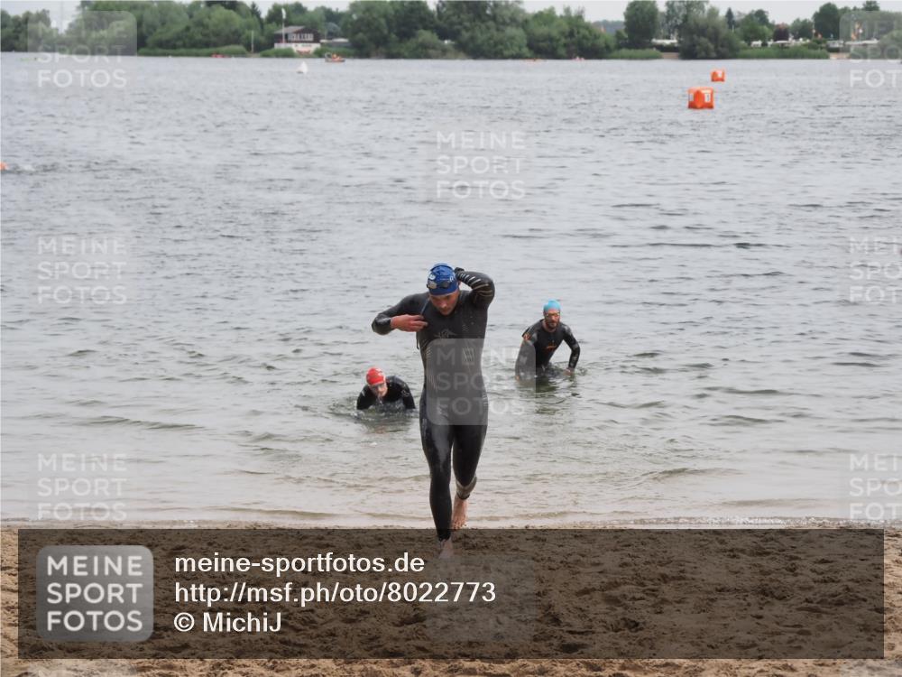 21.06.2025 - 27. Vierlanden-Triathlon MichiJ http://msf.ph/oto/8022773 15.06.2026 10:53:48 Schwimmen 650, 726 meine-sportfotos.de