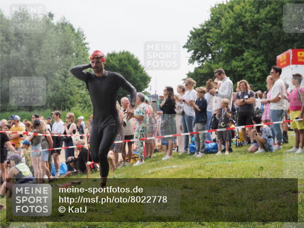 15.06.2025 - 27. Vierlanden-Triathlon KatJ http://msf.ph/oto/8022778 15.06.2025 10:55:30 Schwimmen 639, 656, 661, 740 meine-sportfotos.de