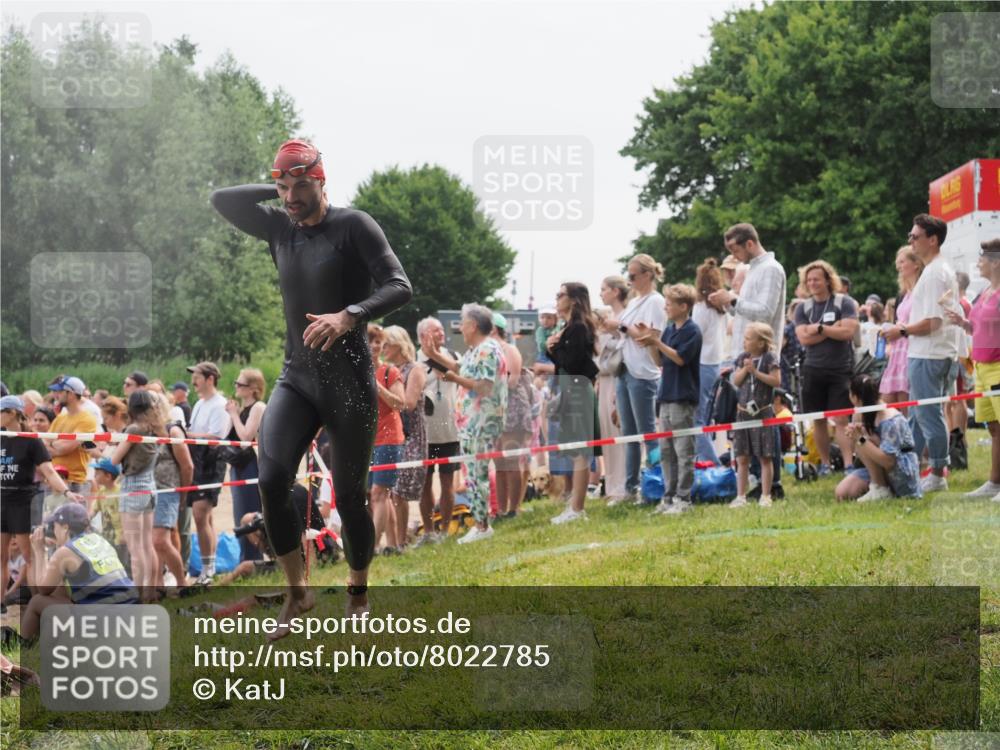 15.06.2025 - 27. Vierlanden-Triathlon KatJ http://msf.ph/oto/8022785 15.06.2025 10:55:30 Schwimmen 639, 656, 661, 740 meine-sportfotos.de