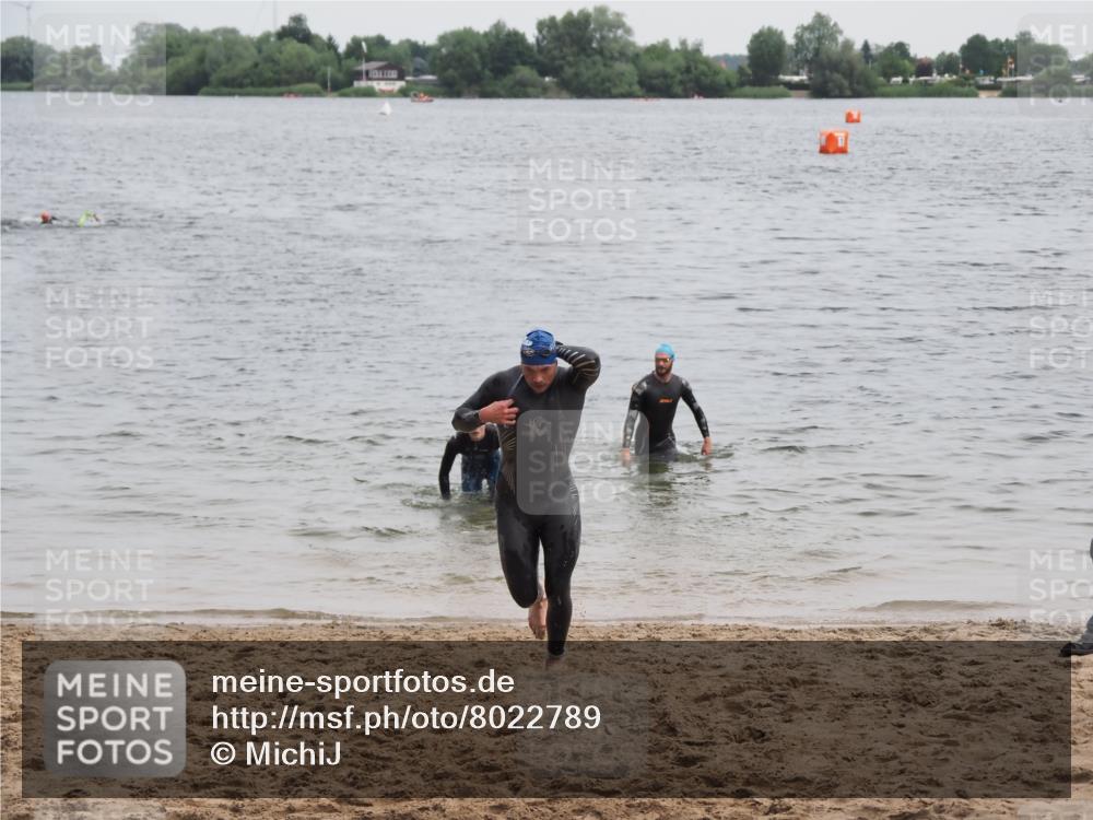 21.06.2025 - 27. Vierlanden-Triathlon MichiJ http://msf.ph/oto/8022789 15.06.2026 10:53:48 Schwimmen 650, 726 meine-sportfotos.de