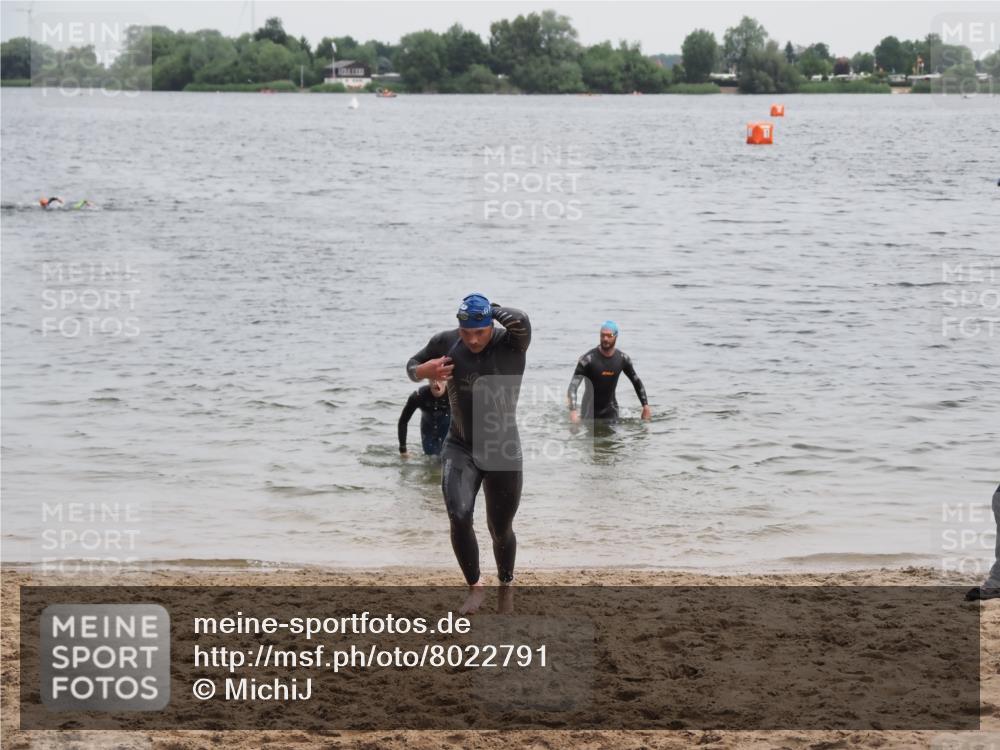 21.06.2025 - 27. Vierlanden-Triathlon MichiJ http://msf.ph/oto/8022791 15.06.2026 10:53:48 Schwimmen 650, 726 meine-sportfotos.de