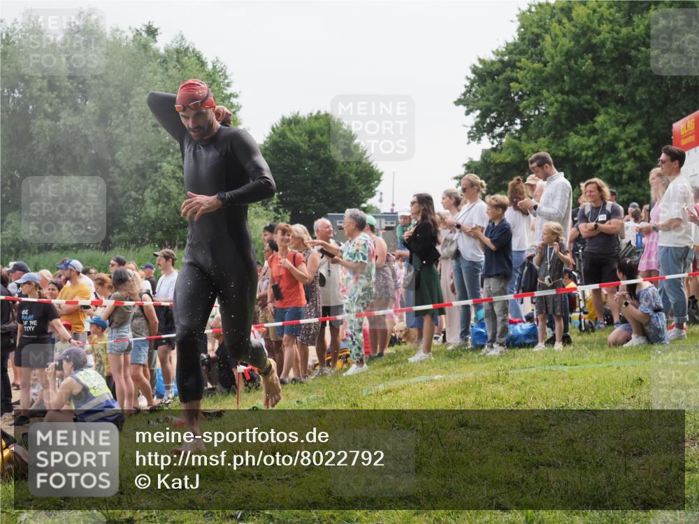 15.06.2025 - 27. Vierlanden-Triathlon KatJ http://msf.ph/oto/8022792 15.06.2025 10:55:30 Schwimmen 639, 656, 661, 740 meine-sportfotos.de