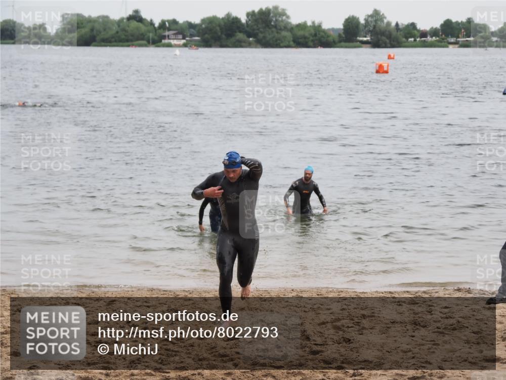 21.06.2025 - 27. Vierlanden-Triathlon MichiJ http://msf.ph/oto/8022793 15.06.2026 10:53:48 Schwimmen 650, 726 meine-sportfotos.de