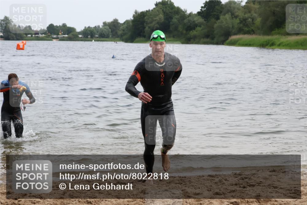 15.06.2025 - 27. Vierlanden-Triathlon Lena Gebhardt http://msf.ph/oto/8022818 15.06.2025 10:50:36 Schwimmen 753, 767 meine-sportfotos.de