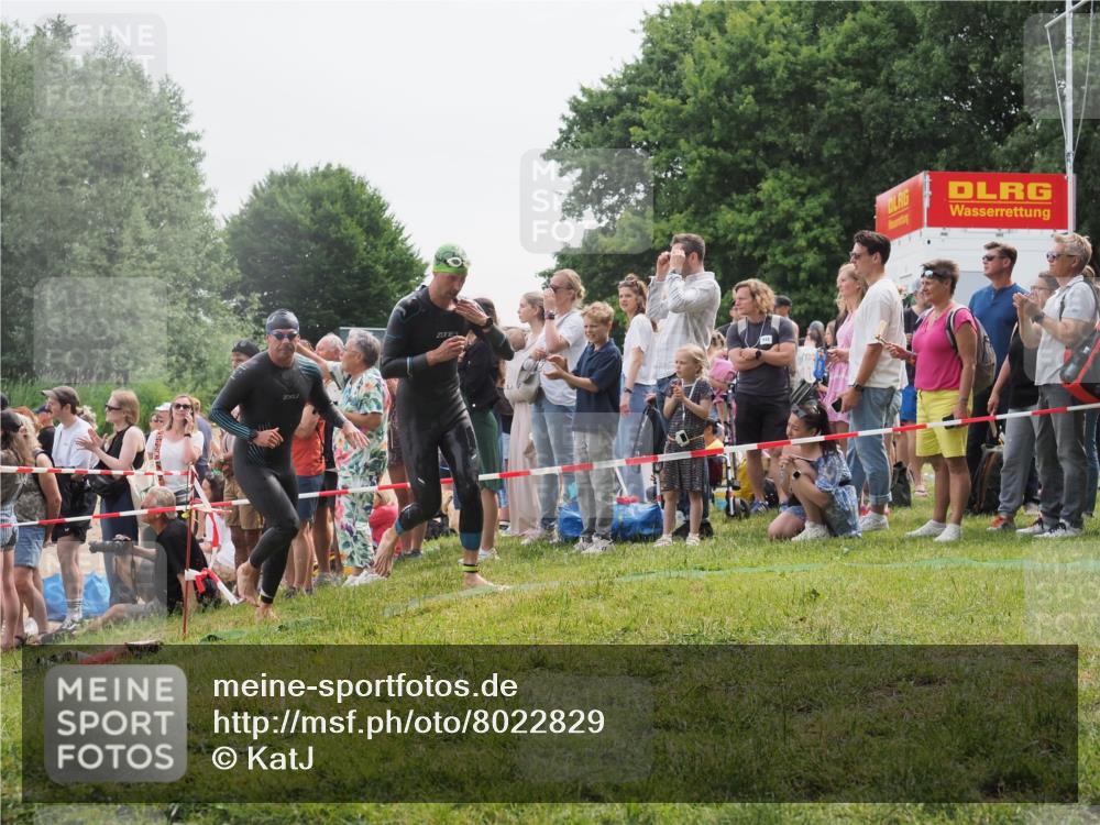 15.06.2025 - 27. Vierlanden-Triathlon KatJ http://msf.ph/oto/8022829 15.06.2025 10:55:34 Schwimmen 639, 656, 736, 740 meine-sportfotos.de