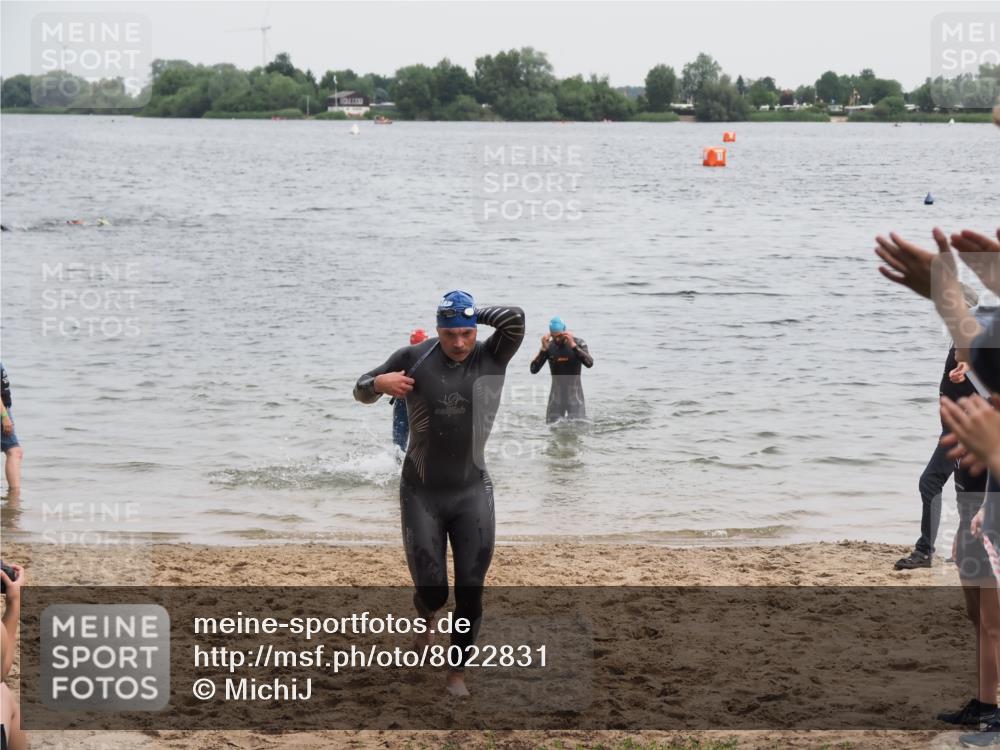 21.06.2025 - 27. Vierlanden-Triathlon MichiJ http://msf.ph/oto/8022831 15.06.2026 10:53:49 Schwimmen 650, 726 meine-sportfotos.de