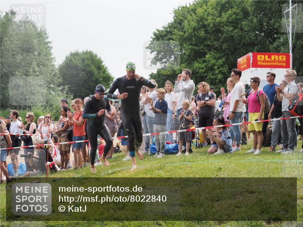 15.06.2025 - 27. Vierlanden-Triathlon KatJ http://msf.ph/oto/8022840 15.06.2025 10:55:35 Schwimmen 639, 656, 736, 740 meine-sportfotos.de