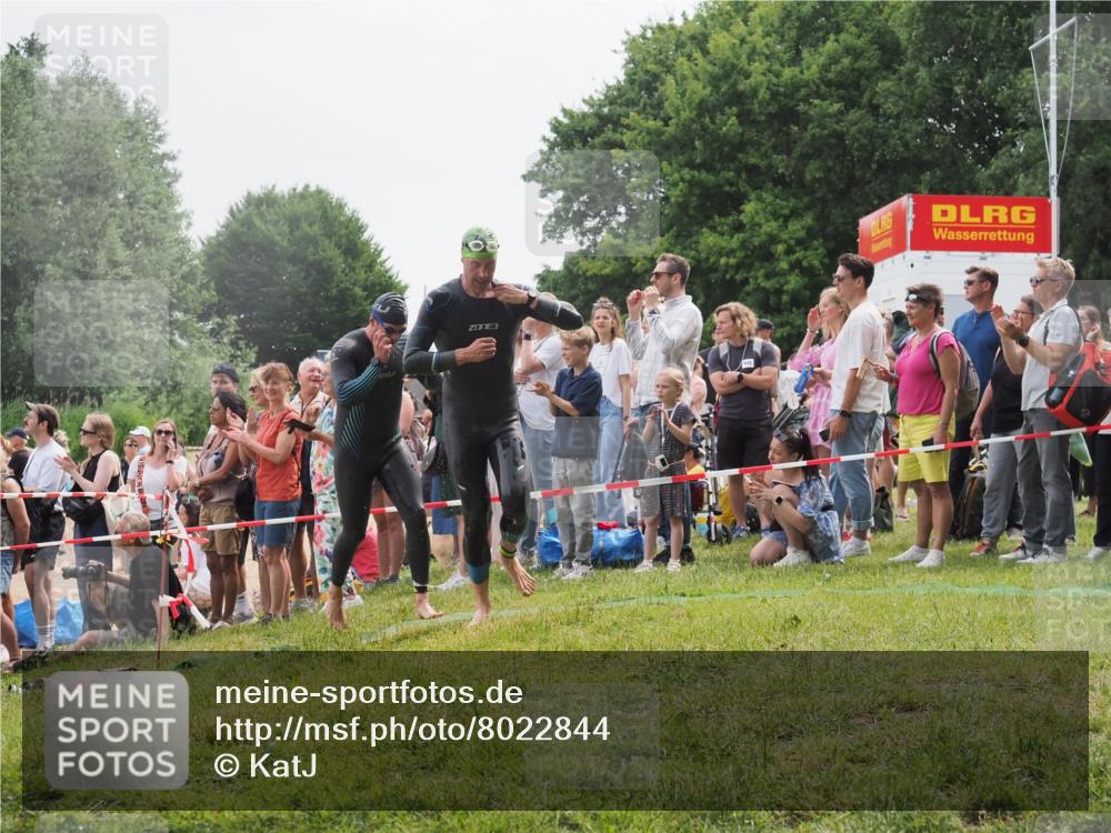 15.06.2025 - 27. Vierlanden-Triathlon KatJ http://msf.ph/oto/8022844 15.06.2025 10:55:35 Schwimmen 639, 656, 736, 740 meine-sportfotos.de