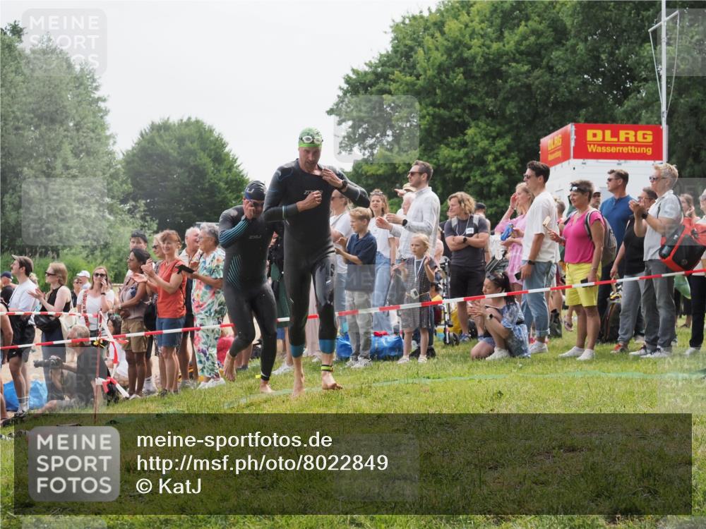 15.06.2025 - 27. Vierlanden-Triathlon KatJ http://msf.ph/oto/8022849 15.06.2025 10:55:35 Schwimmen 639, 656, 736, 740 meine-sportfotos.de