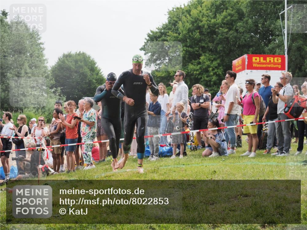 15.06.2025 - 27. Vierlanden-Triathlon KatJ http://msf.ph/oto/8022853 15.06.2025 10:55:35 Schwimmen 639, 656, 736, 740 meine-sportfotos.de