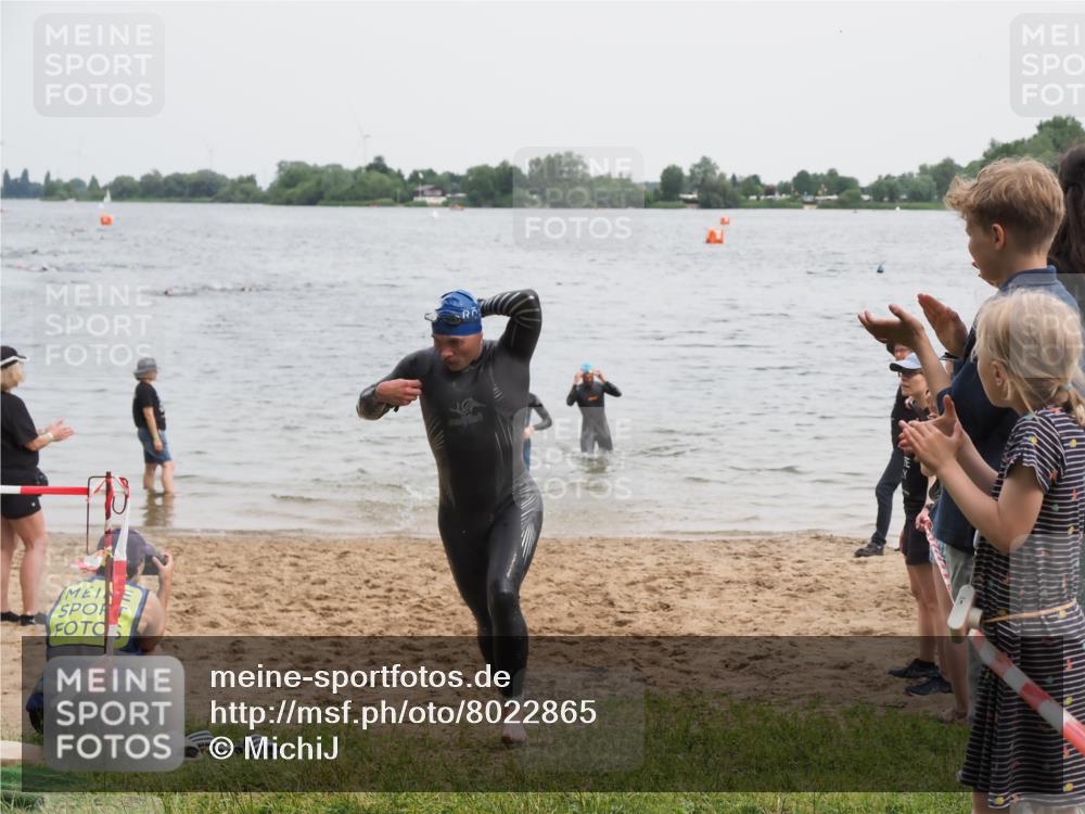 21.06.2025 - 27. Vierlanden-Triathlon MichiJ http://msf.ph/oto/8022865 15.06.2026 10:53:50 Schwimmen 650, 726 meine-sportfotos.de