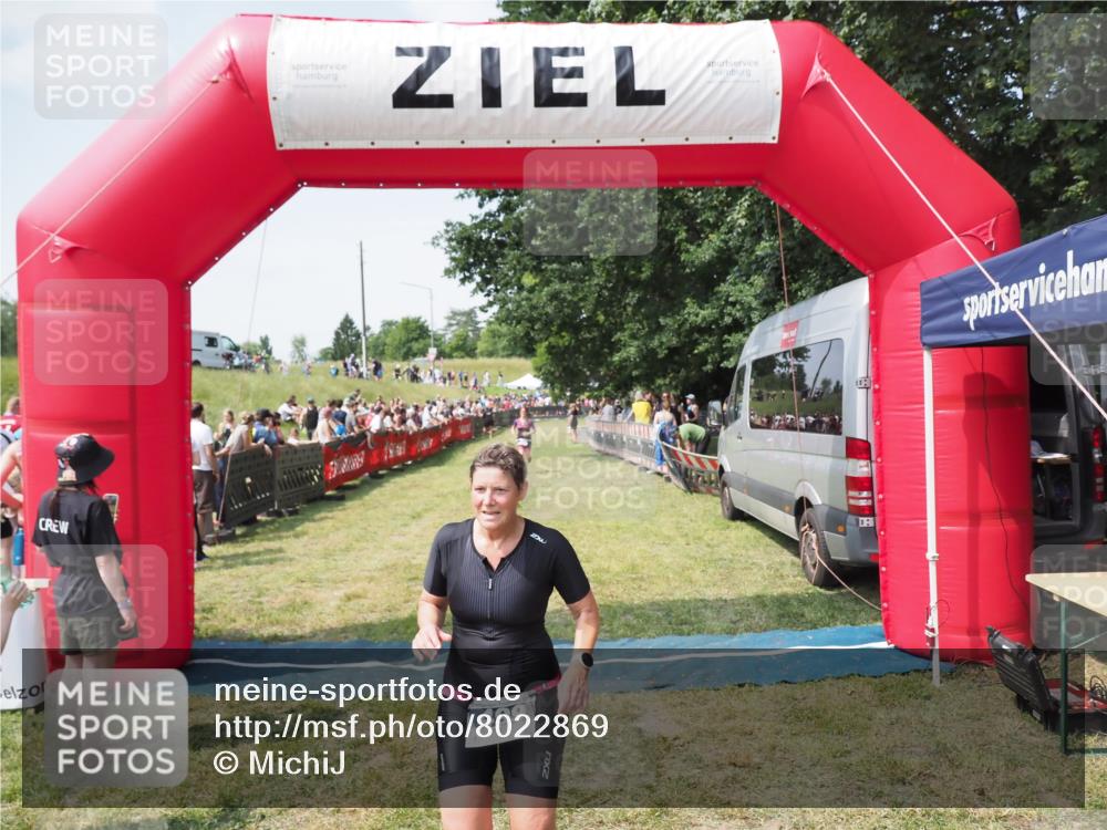 21.06.2025 - 27. Vierlanden-Triathlon MichiJ http://msf.ph/oto/8022869 15.06.2026 11:38:29 Ziel 417, 479, 484, 499 meine-sportfotos.de