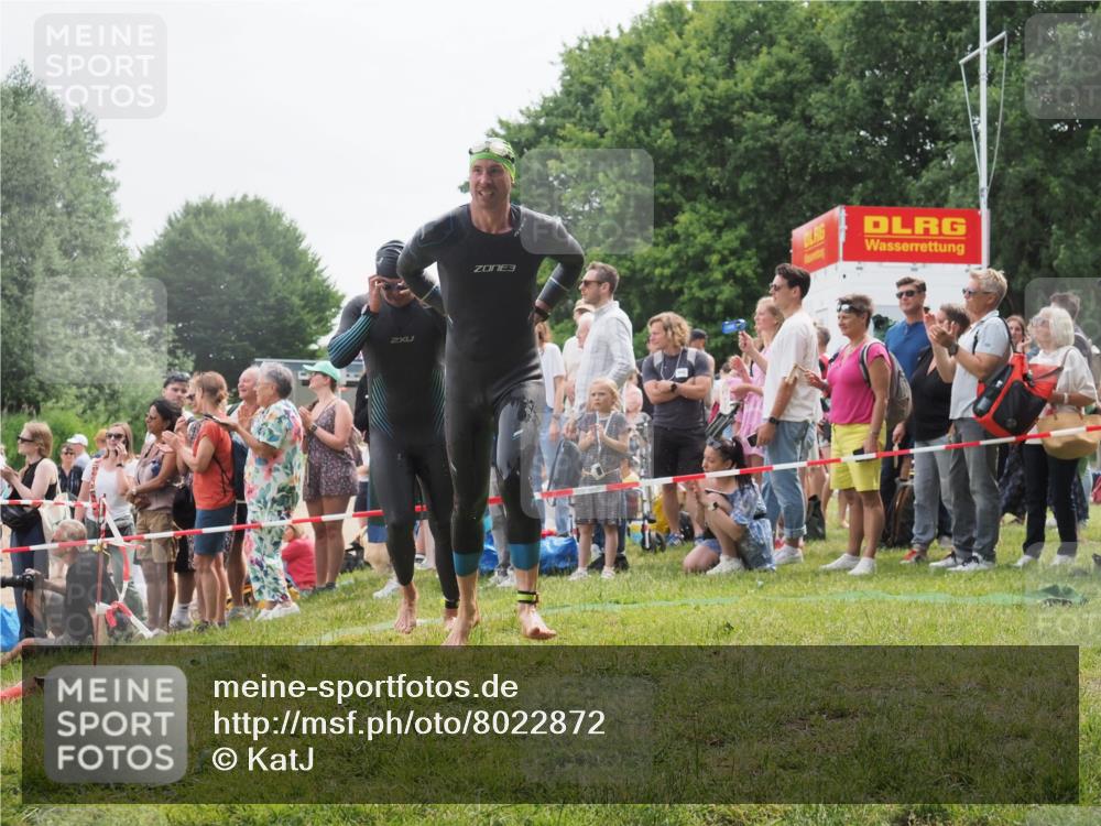 15.06.2025 - 27. Vierlanden-Triathlon KatJ http://msf.ph/oto/8022872 15.06.2025 10:55:36 Schwimmen 639, 656, 736, 740 meine-sportfotos.de