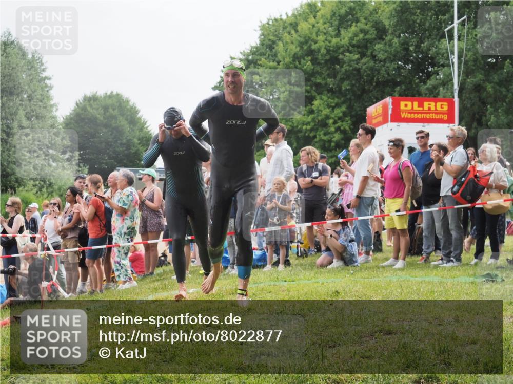 15.06.2025 - 27. Vierlanden-Triathlon KatJ http://msf.ph/oto/8022877 15.06.2025 10:55:36 Schwimmen 639, 656, 736, 740 meine-sportfotos.de
