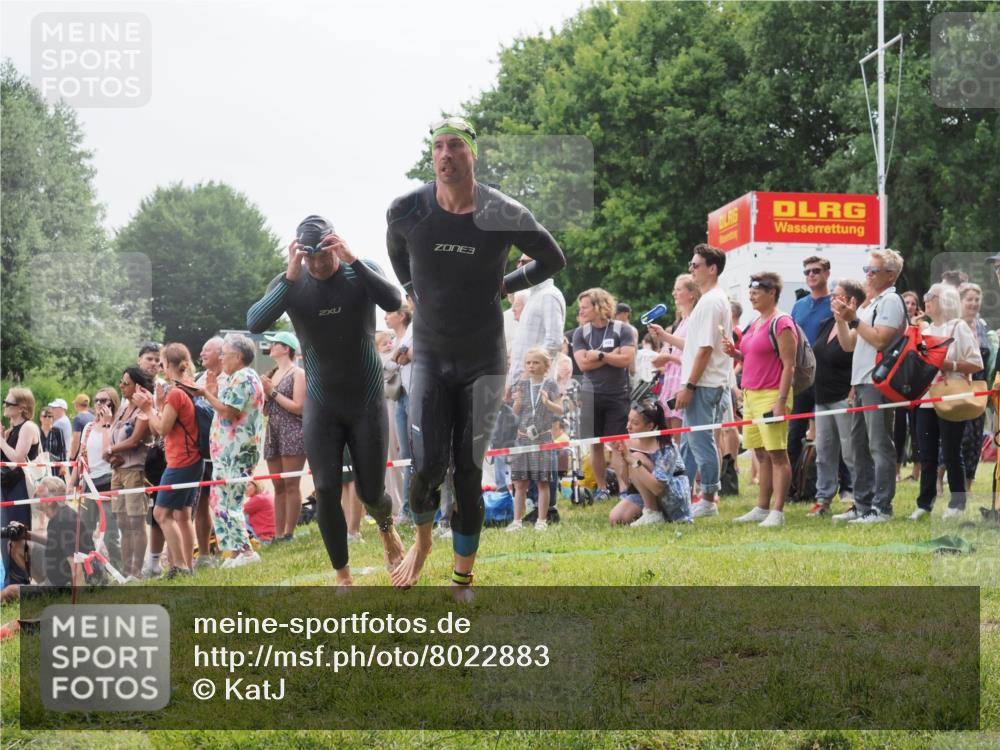 15.06.2025 - 27. Vierlanden-Triathlon KatJ http://msf.ph/oto/8022883 15.06.2025 10:55:36 Schwimmen 639, 656, 736, 740 meine-sportfotos.de